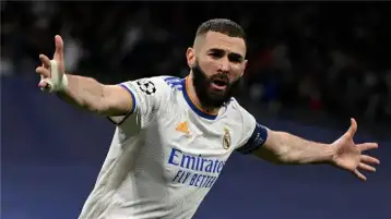 بنزيما يجتمع مع رئيس اتحاد جدة لحسم انتقاله للدوري السعودي