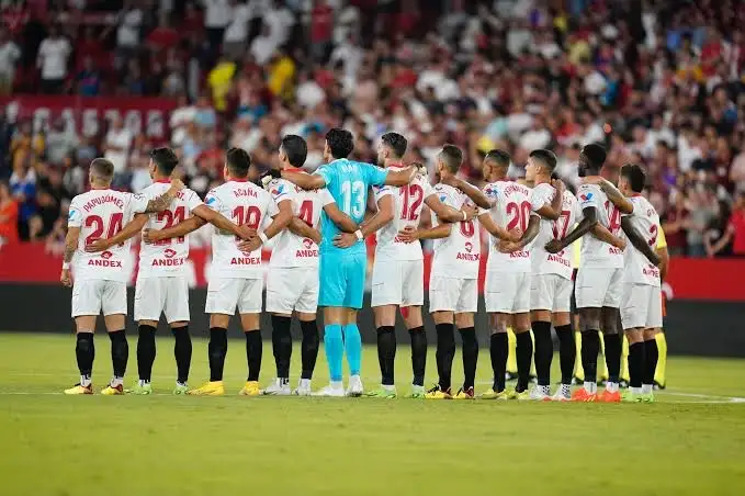 إشبيلية يكافئ مدربه بعقد جديد بعد الفوز بالدوري الأوروبي