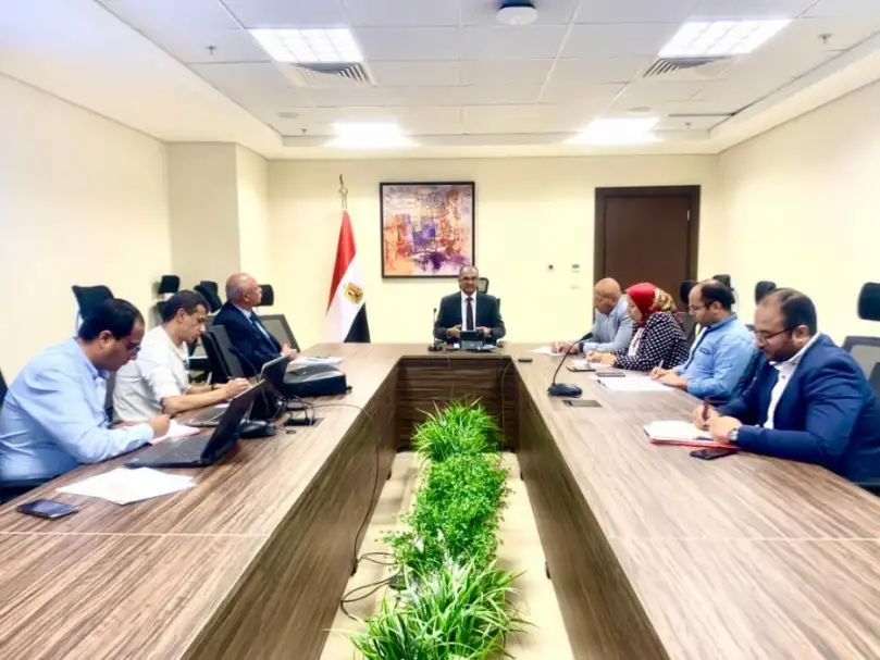 نائب وزير الإسكان لشئون البنية الأساسية يترأس اجتماعاً مع ممثلي خطط ترشيد استهلاك المياه
