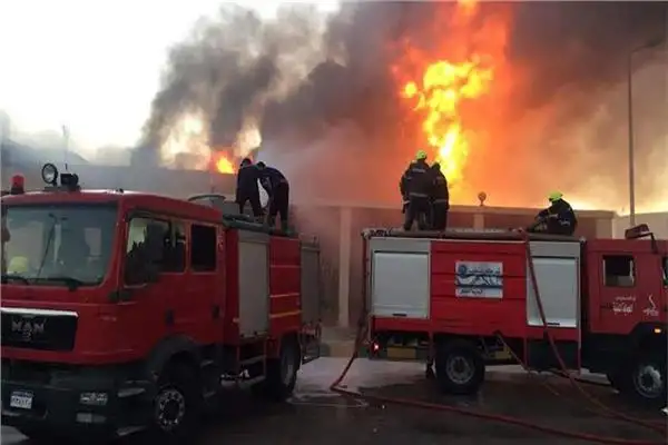 السيطرة على 4 حرائق نشبت بأماكن متفرقة بالجيزة