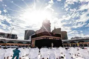 شؤون الحرمين تجهِّز إمكاناتها البشرية والآلية لاستقبال قاصدي وزوار المسجد الحرام لأداء صلاة الجمعة اليوم