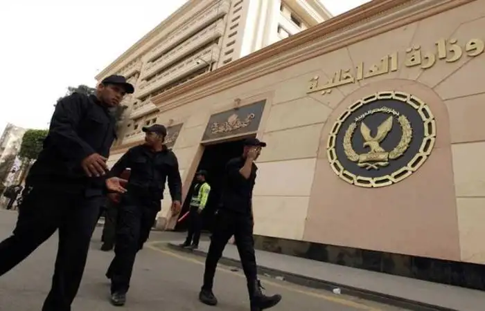 كشف حقيقة ادعاء سيدة بتعرض شقيقها المحتجز لسوء معاملة داخل محبسه بأسيوط