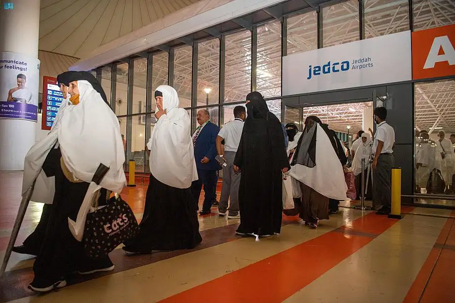 السعودية: وصول أول رحلة من الحجاج اليمنيين لمطار الملك عبدالعزيز بجدة