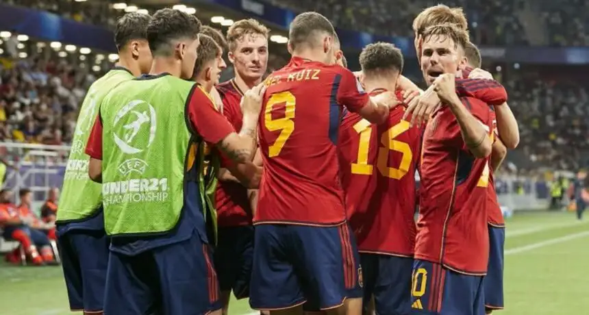إسبانيا تقسو على رومانيا بثلاثية وتتصدر المجموعة الثانية ببطولة أوروبا للشباب