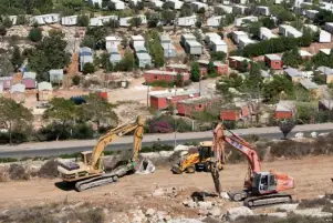 الاحتلال يجرف أرضا فلسطينية وينصب بيوتا متنقلة تمهيدا لتحويلها لمستوطنة في نابلس
