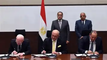 مدبولي يشهد توقيع عقدي إيجار ووكالة لإعادة تأهيل وتشغيل مصنع غير مُستغل لمرشحات الكٌلى