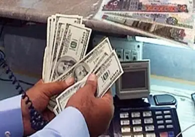 خبراء أمنيون يحذرون من فخ النصابين في جريمة تجارة العملة خارج السوق المصرفي