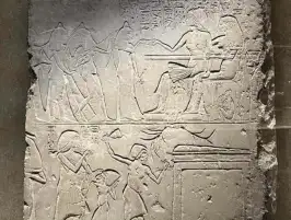 جدارية لمجموعة من العازفات وآلة السيستروم الموسيقي بمتحف شرم الشيخ