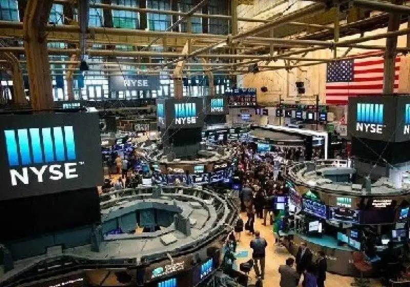الأسهم الأمريكية تغلق الجمعة متراجعة وسط تقييم تصريحات جيروم باول أمام الكونجرس