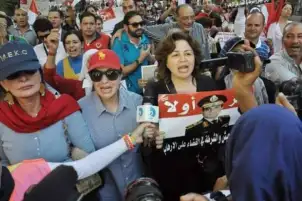 إلهام شاهين: نزلت احتفل يوم 30 يونيو في الشارع زي المجنونة