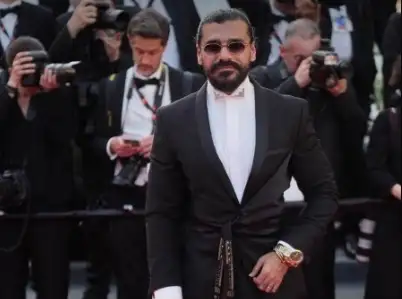 مصمم الأزياء السوري جاد آدم يقدم فيلما وثائقيا عن أزياء العرب في كان