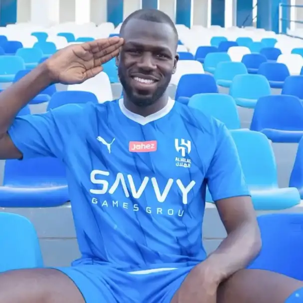 الهلال السعودي يعلن تعاقده مع المدافع السنغالي كوليبالي