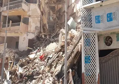 عقار الإسكندرية المنهار.. التضامن: صرف 50 ألف جنيه تعويضا حال سقوط أي حالة وفاة
