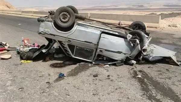 مصرع سيدة وإصابة مسن في حادث انقلاب سيارة بطريق الواحات