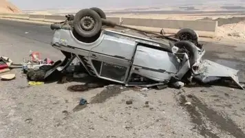 مصرع سيدة وإصابة مسن في حادث انقلاب سيارة بطريق الواحات