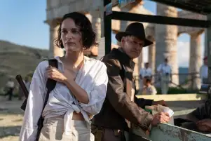 هاريسون فورد يتحدى تقدمه فى العمر ويتصدر شباك تذاكر السينما العالمية بـ«إنديانا جونز»