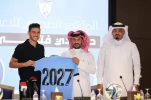 الوكرة القطري يقدم لاعبه الجديد حمدي فتحي
