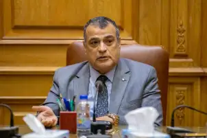 وزير الإنتاج الحربي يتلقى تقريرا بموقف منظومة الشكاوى بالوزارة