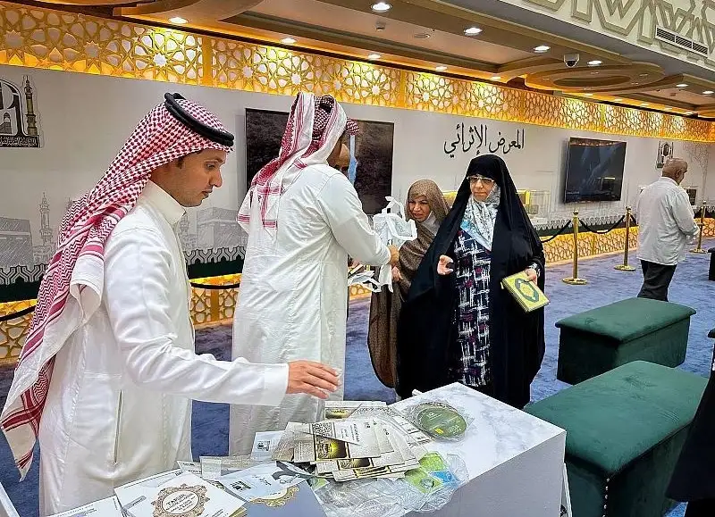 شؤون الحرمين تثري تجربة الزوار بتاريخ الحرمين الشريفين عبر المعرض الإثرائي وتقنية الواقع الافتراضي