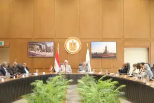 وزير التعليم العالي يعقد اجتماعًا مع مستشاريه بالجامعات الخاصة والأهلية وأفرع الجامعات الأجنبية