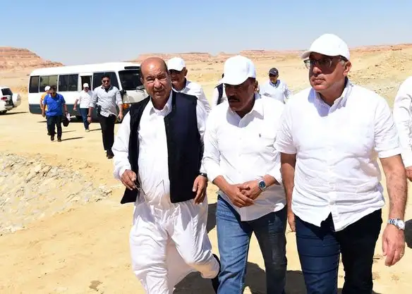 رئيس الوزراء يصل سيوة ويتفقد مكونات مشروع تطوير منظومة إدارة الري والصرف بالواحة