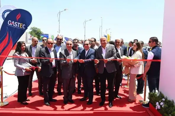 طارق الملا يفتتح محطة وقود متكاملة بمحافظة الأسكندرية