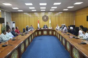 وزير العمل يسلم شيكات جديدة بمليون و295 ألفا و286 جنيها لضحايا العمالة غير المنتظمة