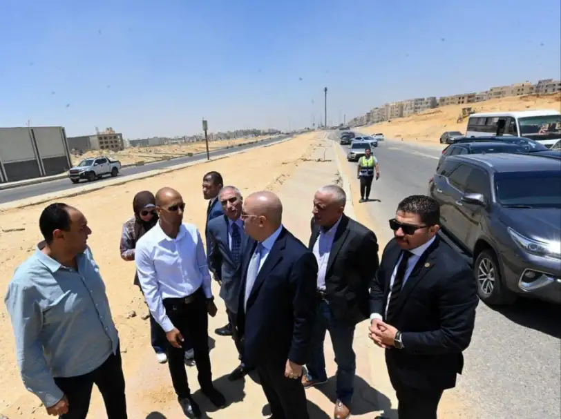 وزير الإسكان يتفقد مشروعات تطوير محاور الطرق.. ومشروع منطقة الخدمات بمدينة القاهرة الجديدة