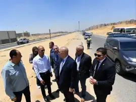 وزير الإسكان يتفقد مشروعات تطوير محاور الطرق.. ومشروع منطقة الخدمات بمدينة القاهرة الجديدة