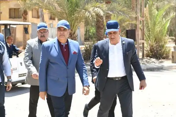 وزير الدولة للإنتاج الحربي يتفقد "أبو زعبل للكيماويات المتخصصة"