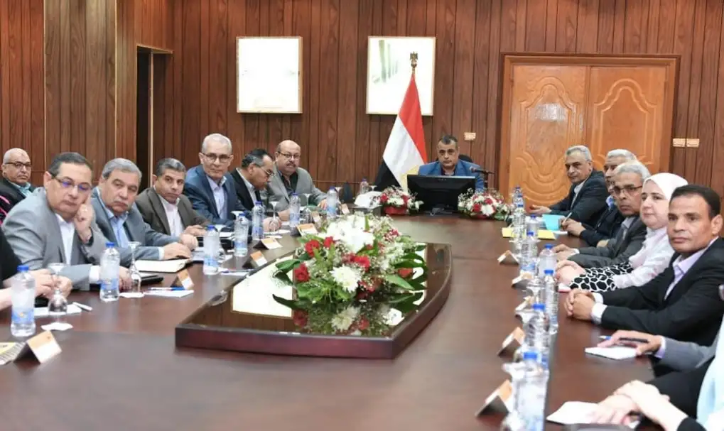 "وزير الدولة للإنتاج الحربي" يتفقد "أبو زعبل للكيماويات المتخصصة"
