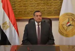 وزير التنمية المحلية يتابع مع محافظ القاهرة حادث انهيار عقار حدائق القبة