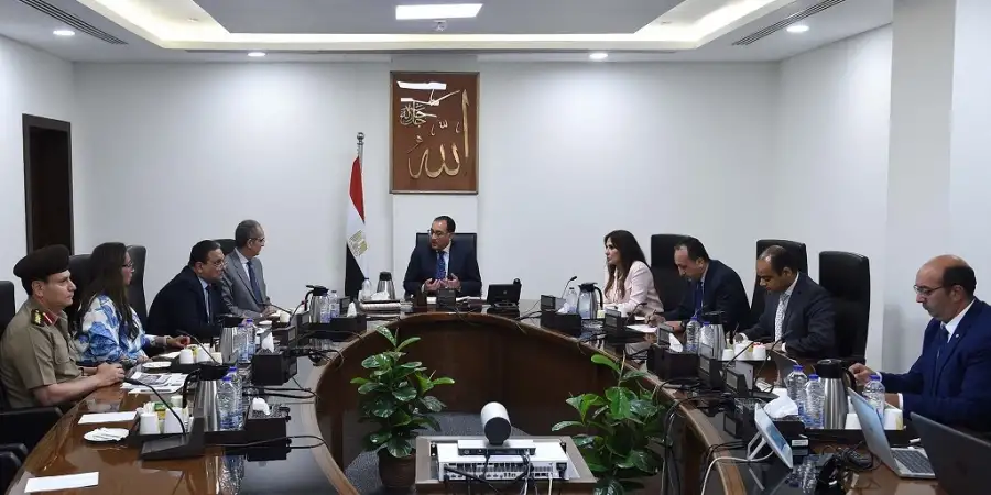 مدبولي يتابع الموقف التشغيلي لنظم المعلومات والاتصالات بالمقرات الحكومية بالعاصمة الإدارية