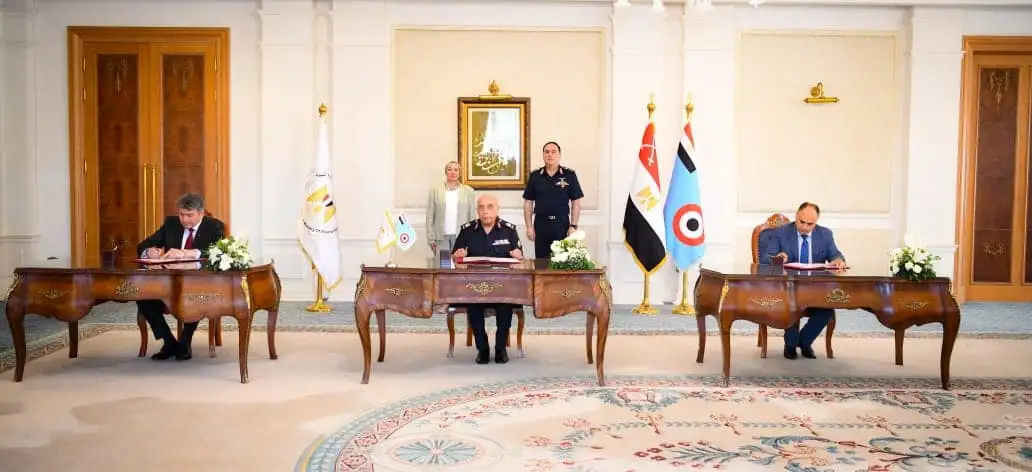 وزيرة البيئة وقائد القوات الجوية يشهدان توقيع بروتوكول تعاون بين جهازى وزارة البيئة وقيادة القوات الجوية