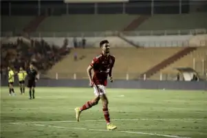 طاهر محمد طاهر أفضل لاعب في الجولة الأخيرة من الدوري