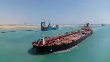 قناة السويس تشهد عبور 72 سفينة بإجمالي حمولات صافية قدرها 4.9 مليون طن اليوم الاربعاء