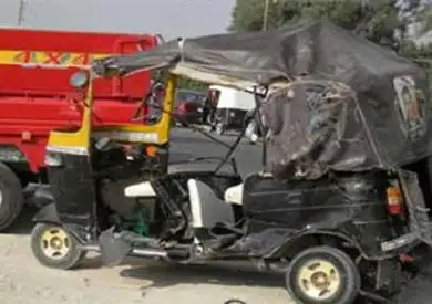 إصابة 3 أشخاص في حادث أمام موقف أتوبيس بالشرقية