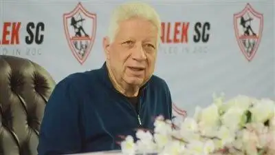 مرتضى منصور يجتمع بلاعبي الزمالك قبل السفر إلى السعودية