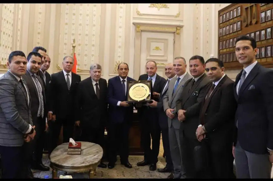 رئيس محكمة النقض يستقبل رئيس نادي قضاة بني سويف ورئيس هيئة النيابة الإدارية الأسبق لتهنئته بمنصبه الجديد