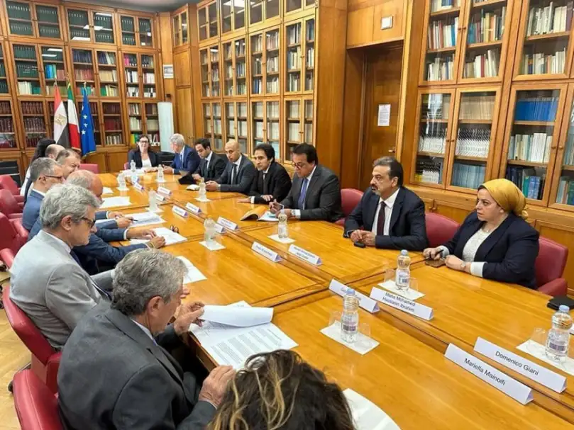 وزير الصحة يبحث مع نظيره الإيطالي دعم التعاون المشترك بين البلدين في كافة المجالات الصحية