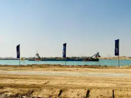 النقل: تسليم أولى محطات مشروع تطوير ميناء السخنة لـ هاتشيسون أكبر مشغل محطات حاويات بالعالم