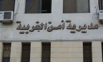 بسبب مروره بأزمة نفسية.. مسن يلقي نفسه من أعلى منزله في الغربية
