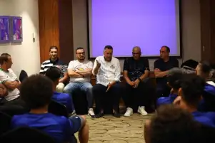 إدارة المصري توجه الشكر لـ ميمي عبد الرازق في حضور على ماهر واللاعبين