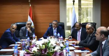 الرئيس التنفيذي للهيئة العامة للاستثمار والمناطق الحرة يبحث خطط تطوير المنطقة الحرة بالإسكندرية