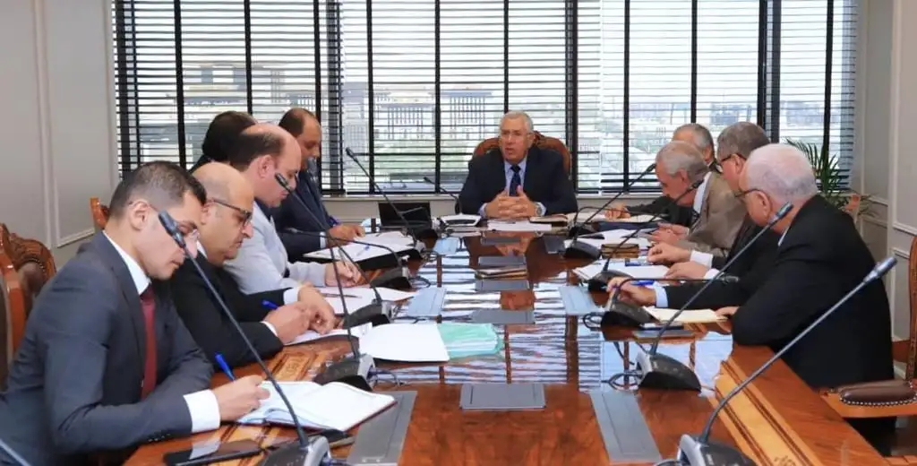 وزير الزراعة يبحث آليات دعم صغار المزارعين والحلول التطبيقية لتفتت الحيازات