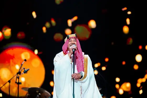 بالبشت والعقال.. الشاب خالد يغني بموسم الجيمرز في السعودية