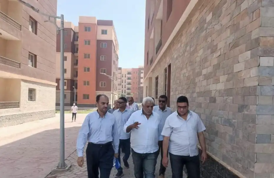 الجزار يُتابع موقف المرحلة الثانية لعمارات روضة العبور بحي السلام ثان