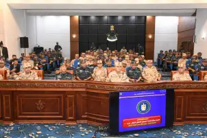 الفريق أسامة عسكر يشهد تنفيذ مشروع مراكز القيادة التعبوى الذى ينفذه الأسطول الشمالى للقوات البحرية