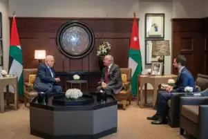 العاهل الأردني يبحث مع الرئيس الفلسطيني آخر التطورات في الأراضي المحتلة