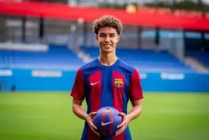 برشلونة يضم نواه دارفيتش حتى صيف 2026